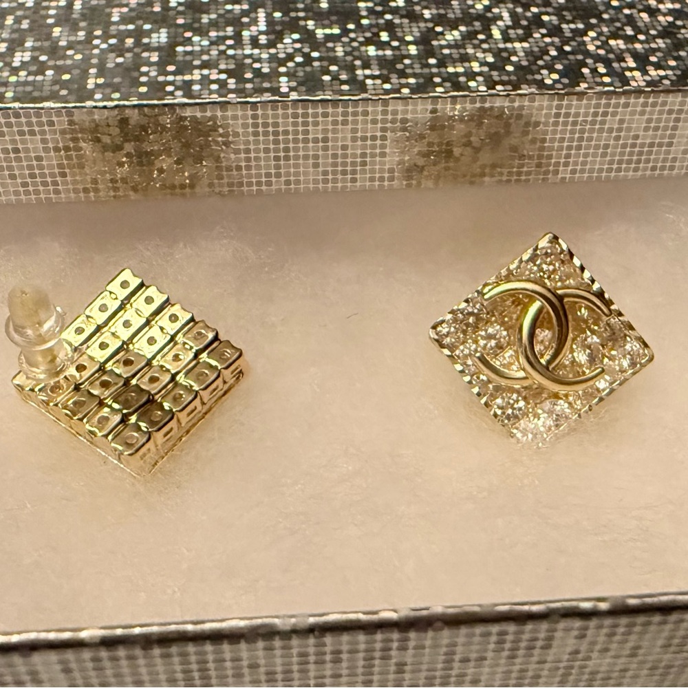 Chic Gold and Silver Crystal Earrings - Picture 2 of 3